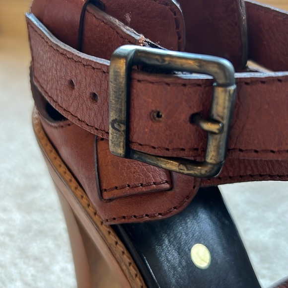 Chloe Brown Platform Sandals - Picture 14 of 16